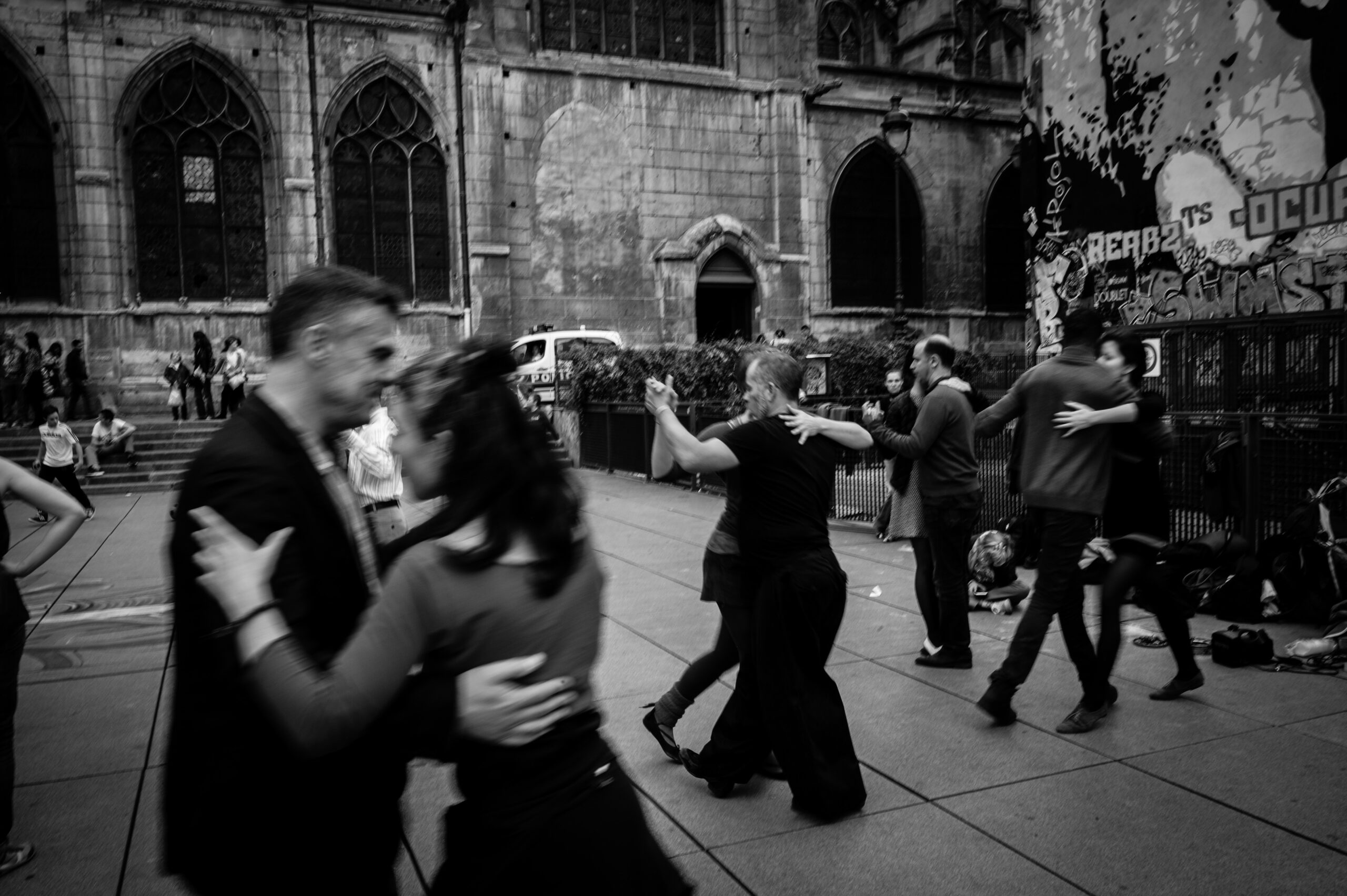 tango dancing on the square