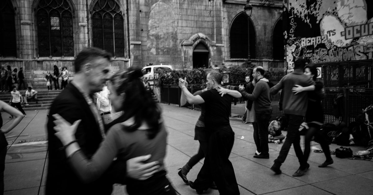 tango dancing on the square