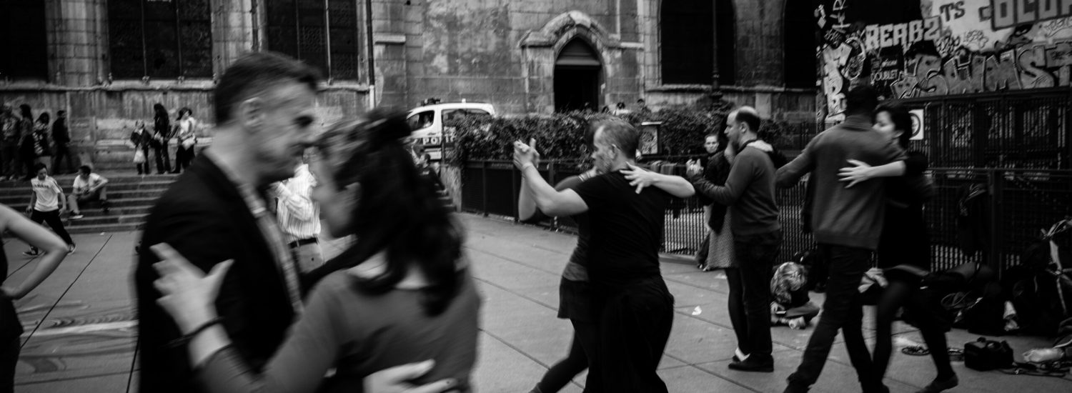 tango dancing on the square